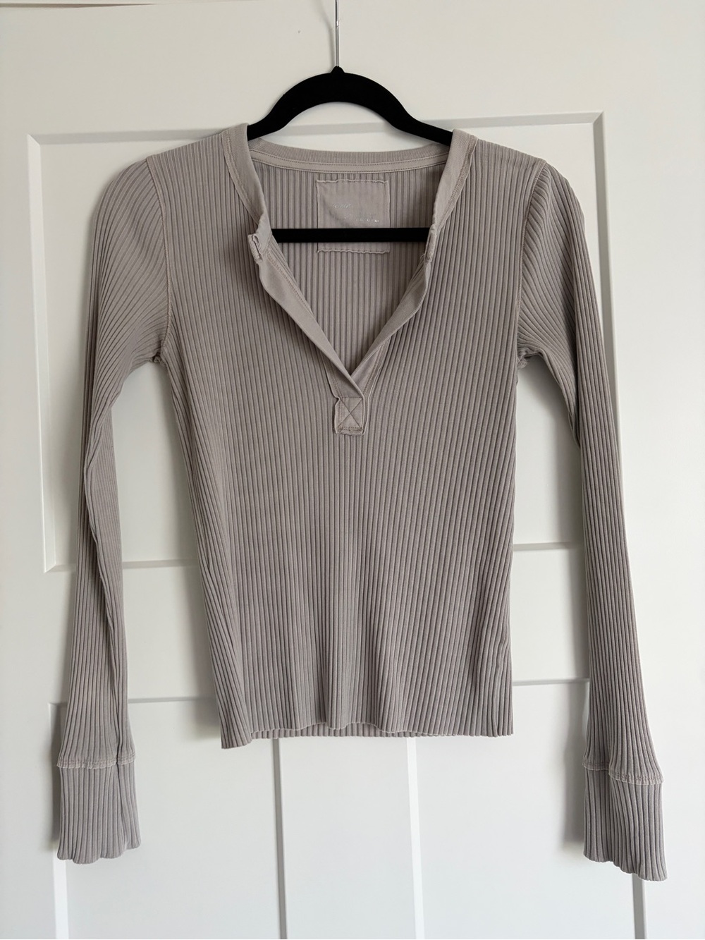 aerie Ribbed Long Sleeve V-Notch Top in gray